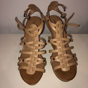 NWOT Guess Tan Wedges